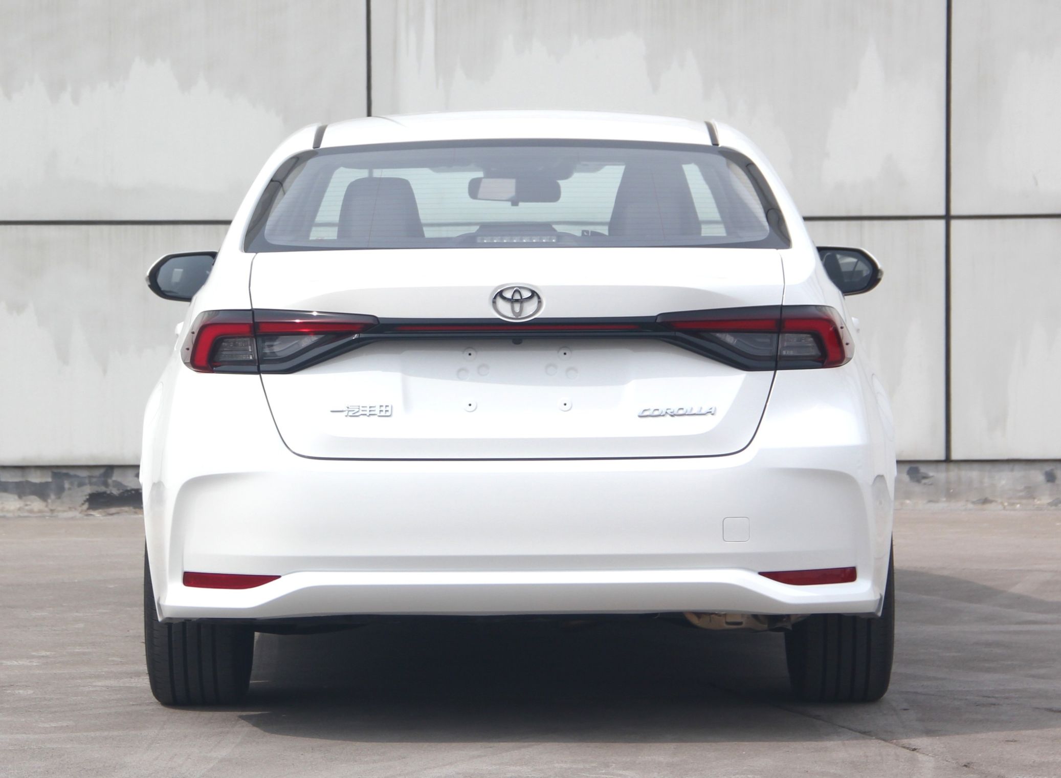 The rear end of the new Corolla fuel version