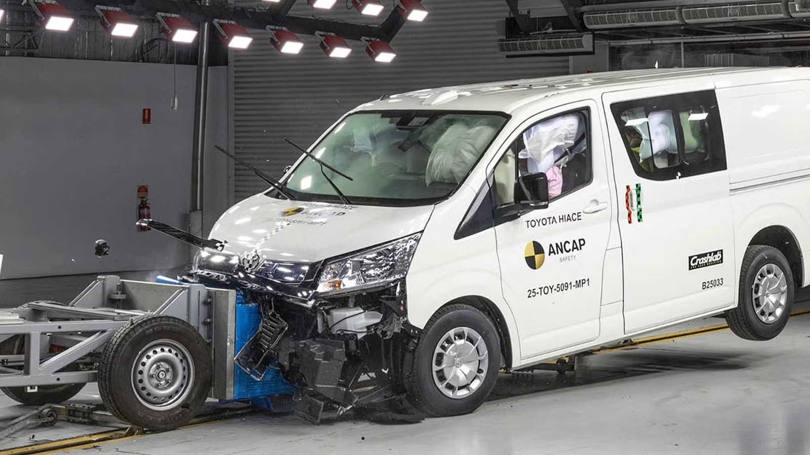 Toyota HiAce and Mitsubishi Outlander collision test diagram