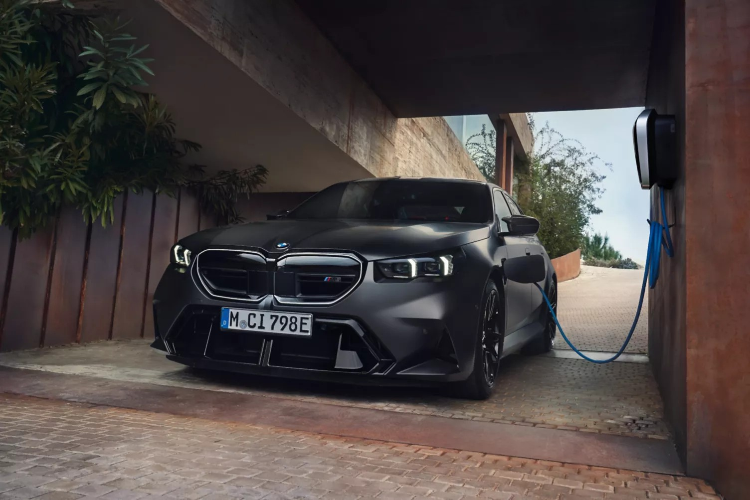 BMW M5 PHEV