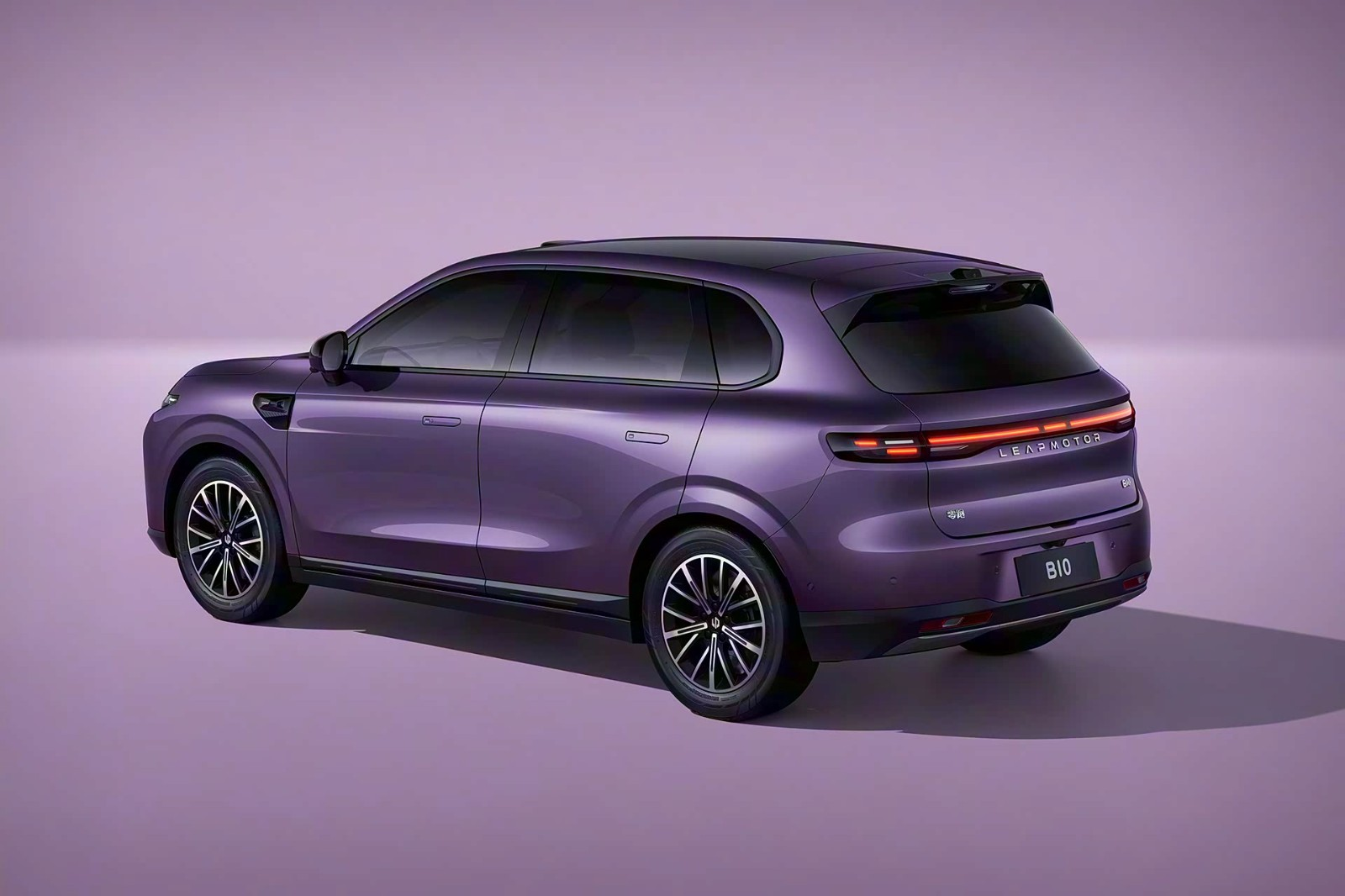 Leapmotor B10 rear-side view