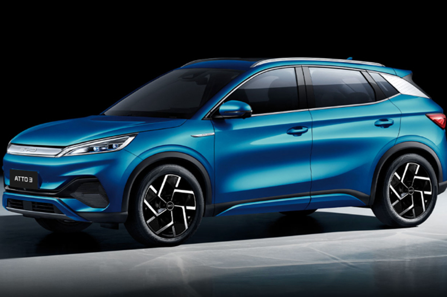 BYD Atto 3 side view