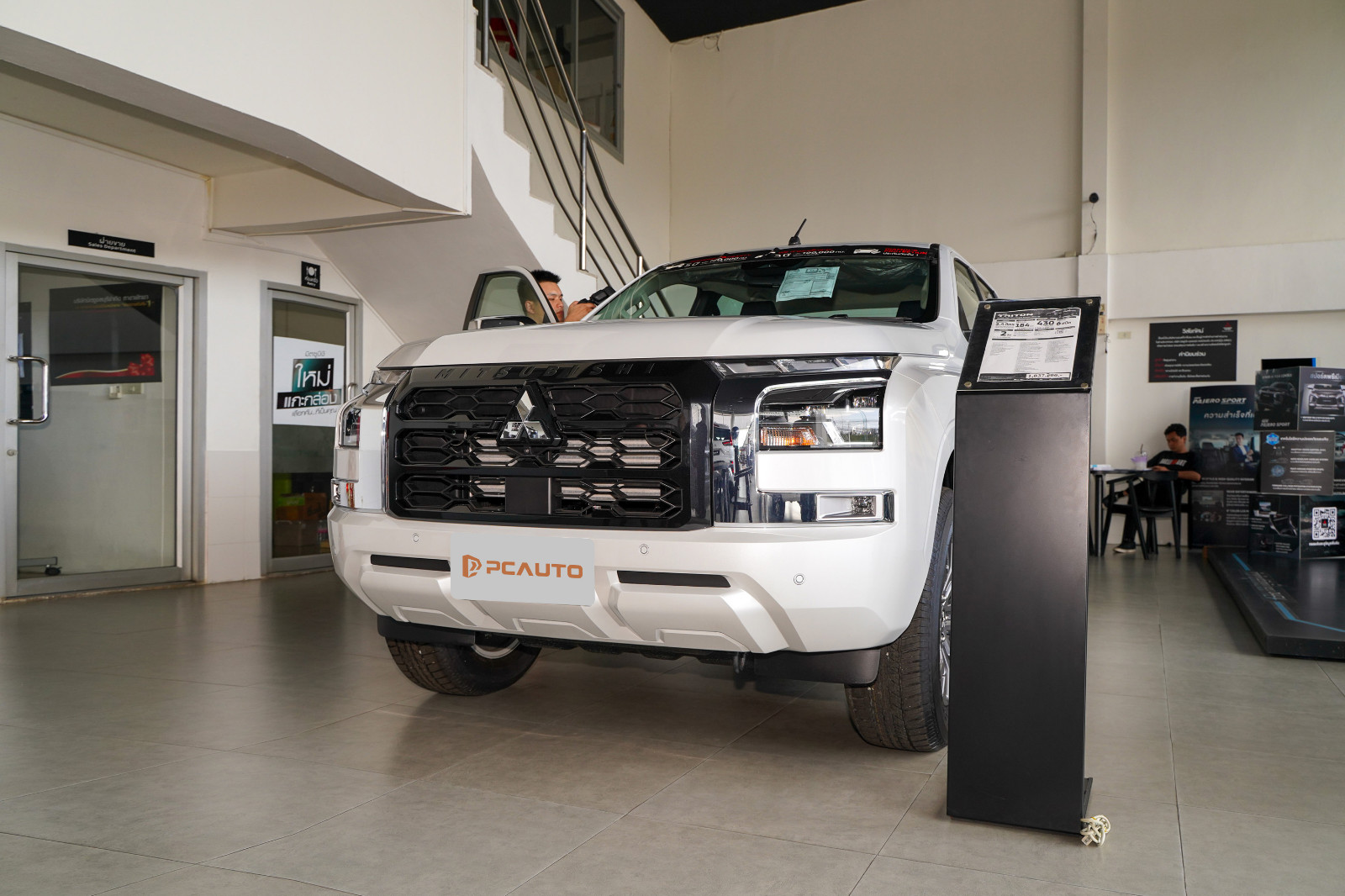 ูปภาพภายนอกร Mitsubishi Triton