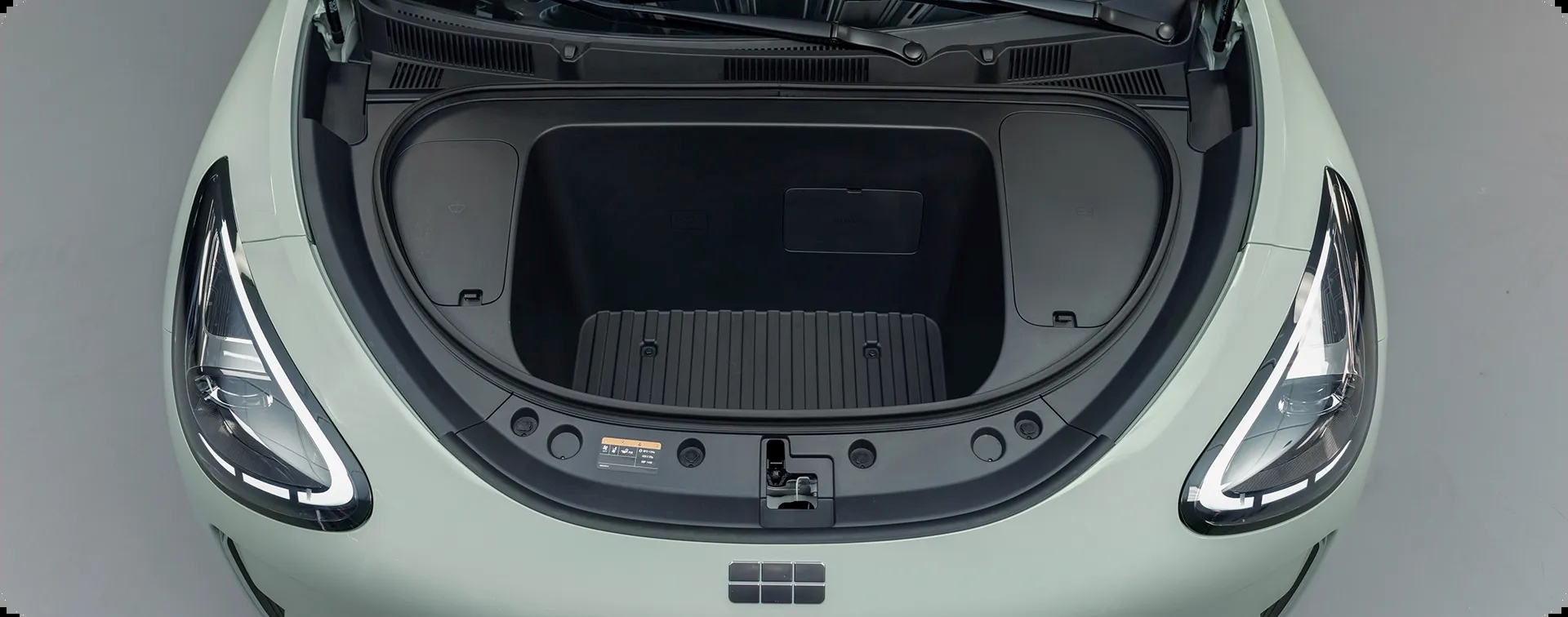 ช่องเก็บของด้านหน้าของGeely EX2