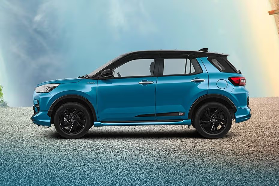 Toyota Raize side view