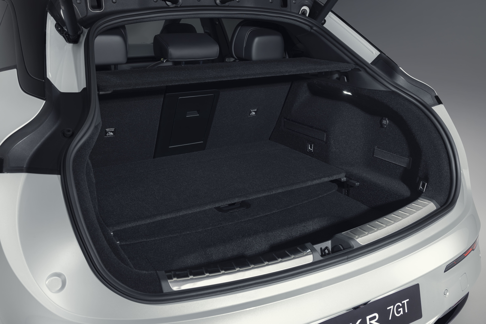 รายละเอียดภายในกระโปรงหลังของ Zeekr 7GT