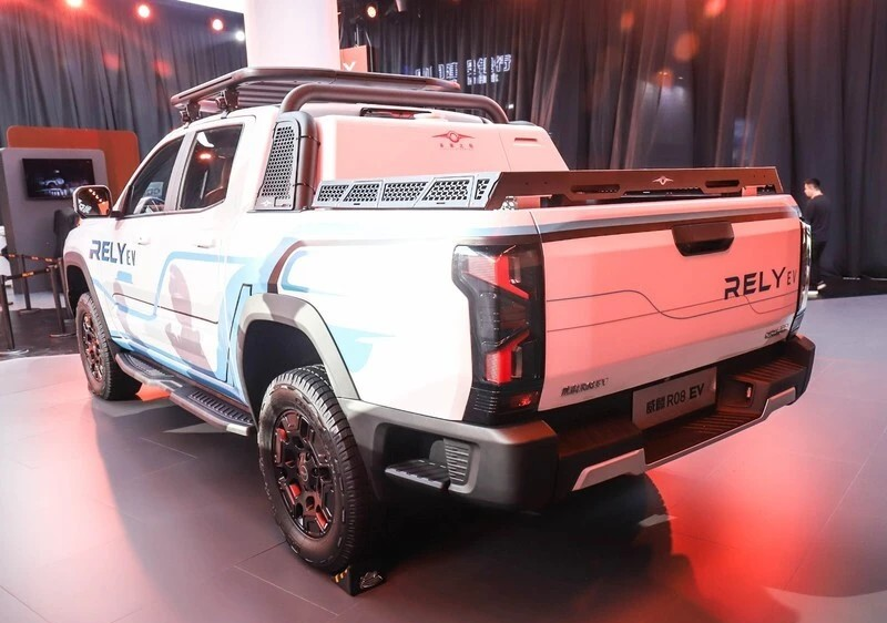 รายละเอียดด้านหลังของ Chery RELY R08 EV ในงานแสดงรถยนต์