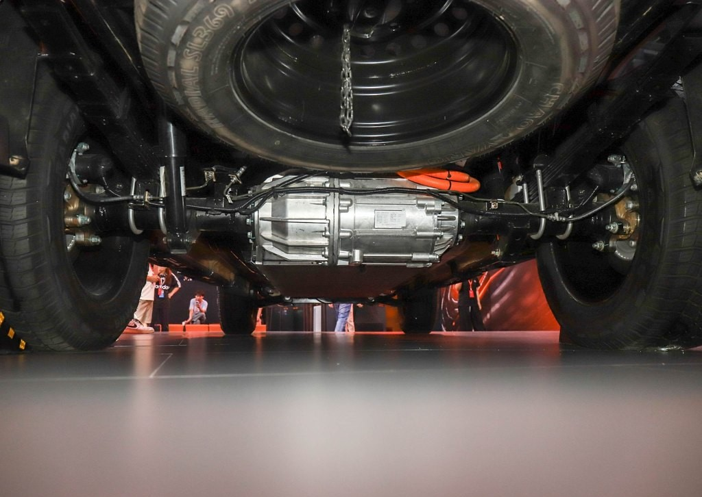 รายละเอียดมอเตอร์ไฟฟ้าใต้ท้องของ Chery RELY R08 EV ในงานเปิดตัว