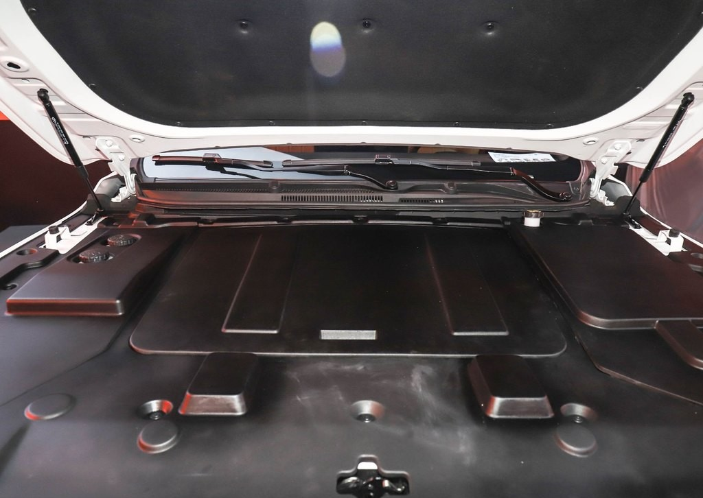 รายละเอียดช่องเครื่องยนต์ของ Chery RELY R08 EV