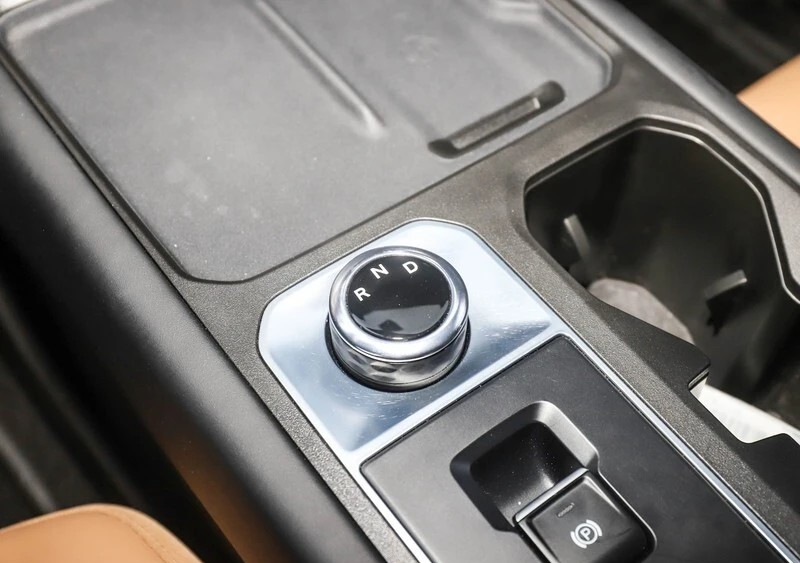 รายละเอียดหัวเกียร์ภายในของ Chery RELY R08 EV