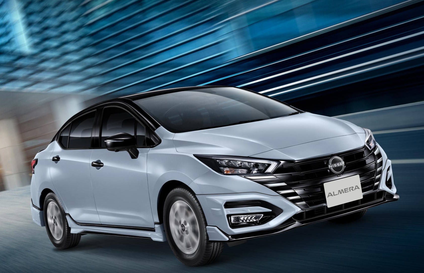 นิสสัน อัลเมร่า มุมมองด้านหน้าขณะเคลื่อนไหว