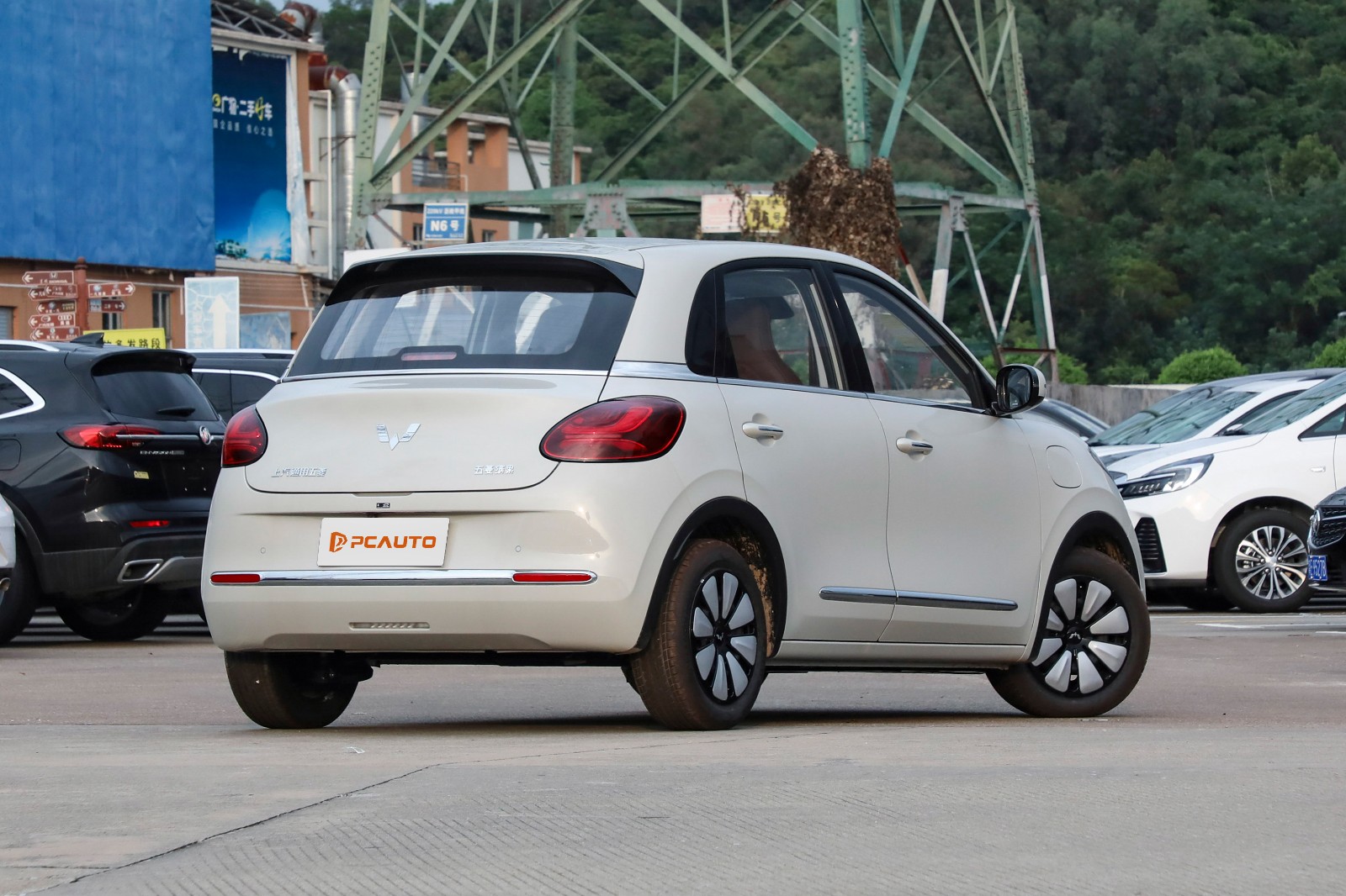 รูปภาพภายนอกของ Wuling Bingo