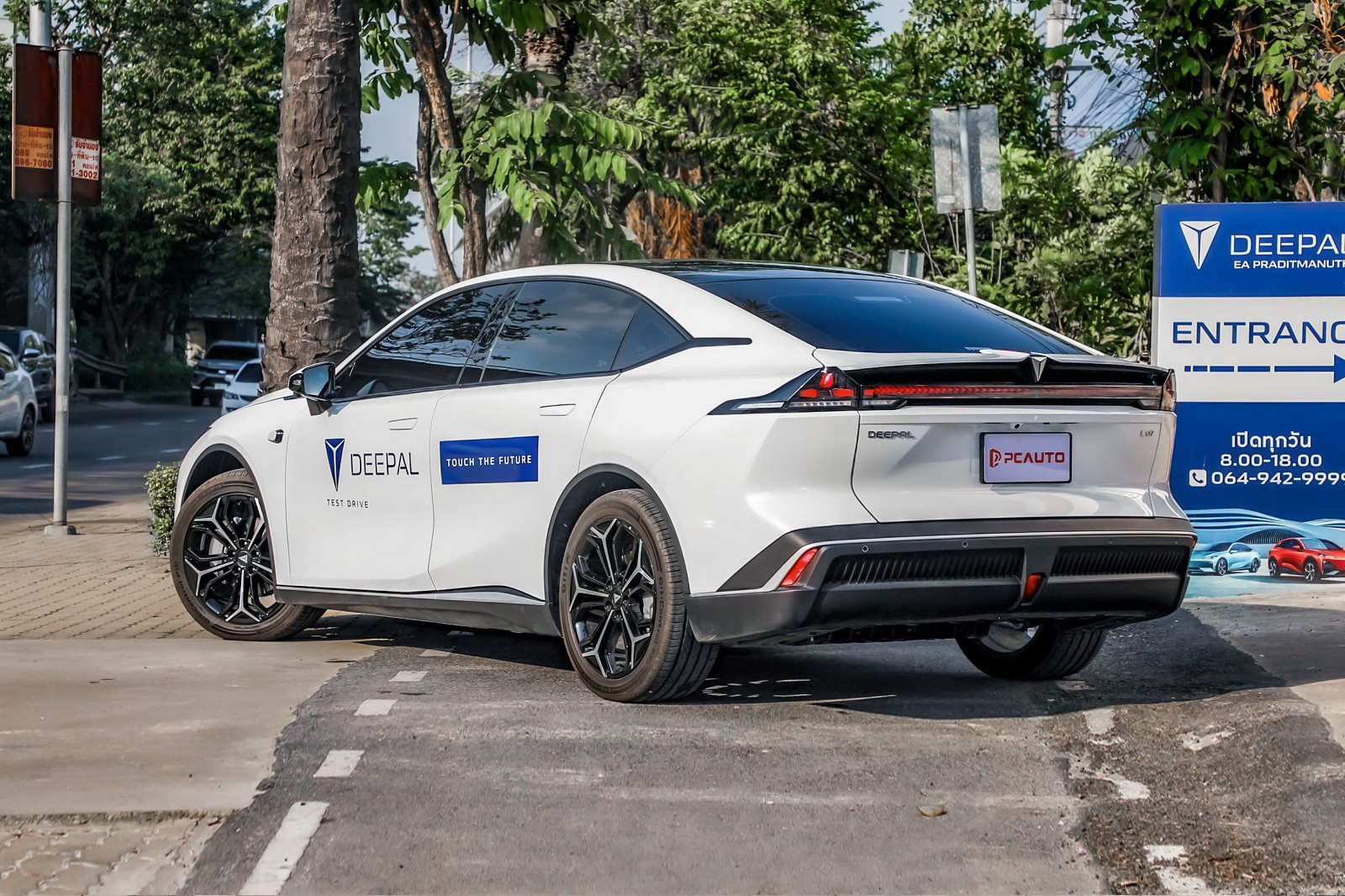 รูปภาพภายนอกของ CHANGAN DEEPAL L07