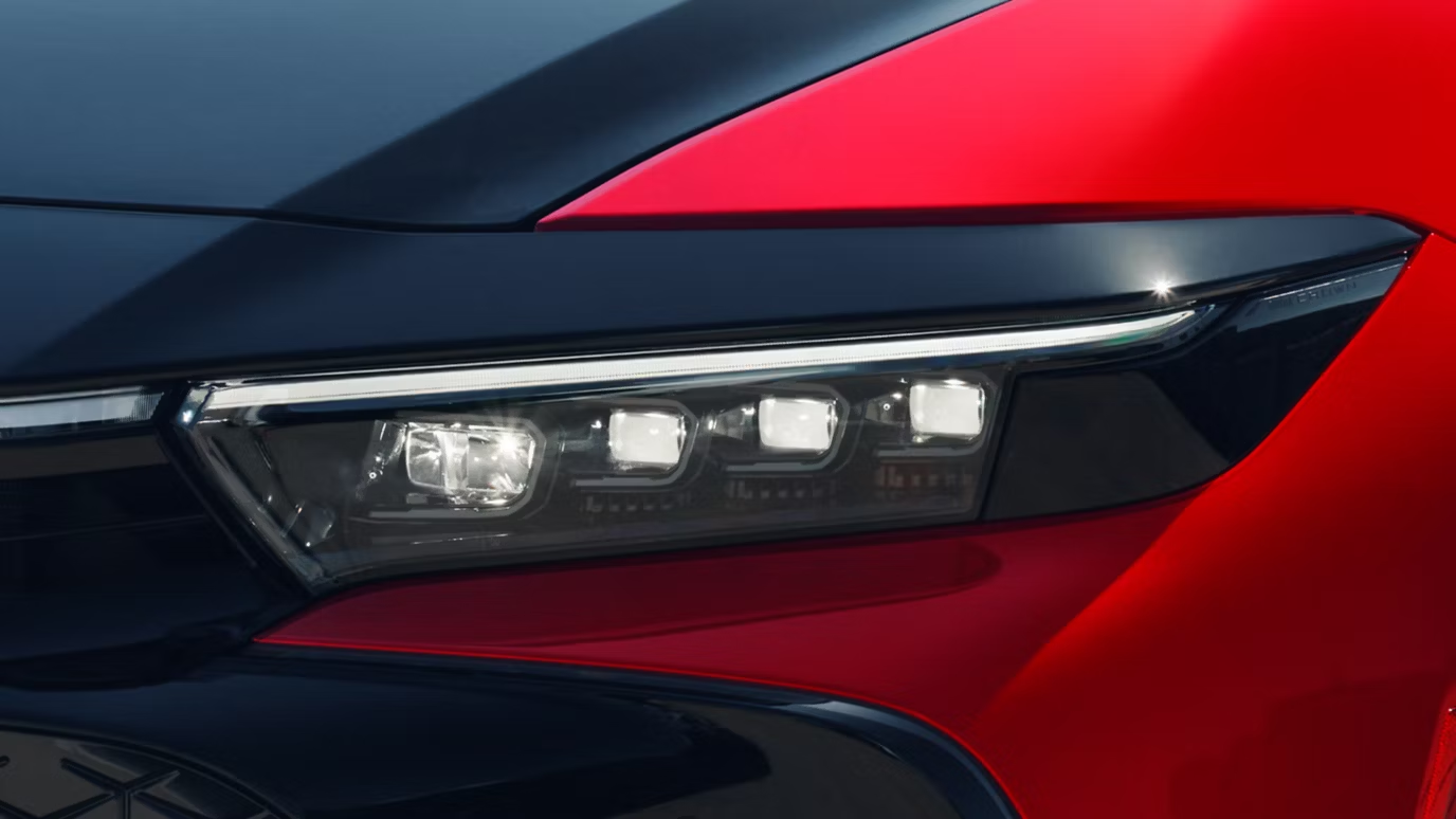 รายละเอียดไฟหน้าของ Toyota Crown Crossover