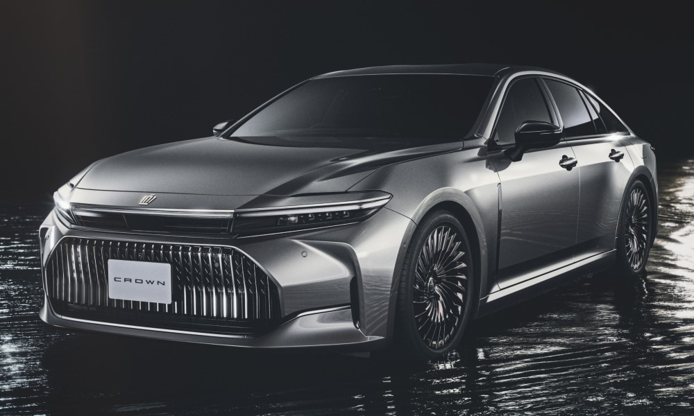 Toyota Crown Sedan interior detail