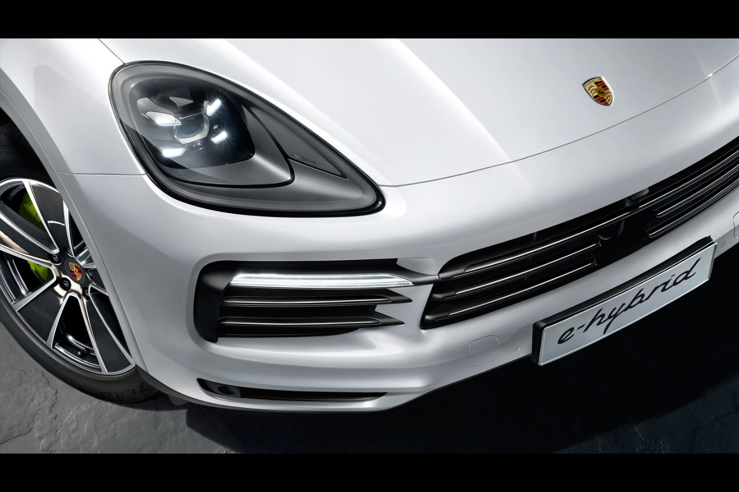 หน้ารถ Porsche Cayenne