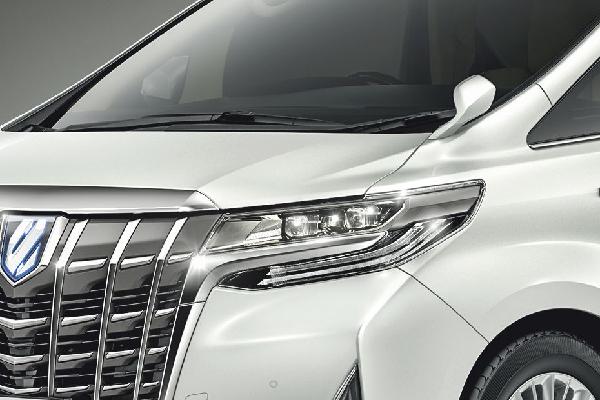 Toyota Alphard ภายนอก