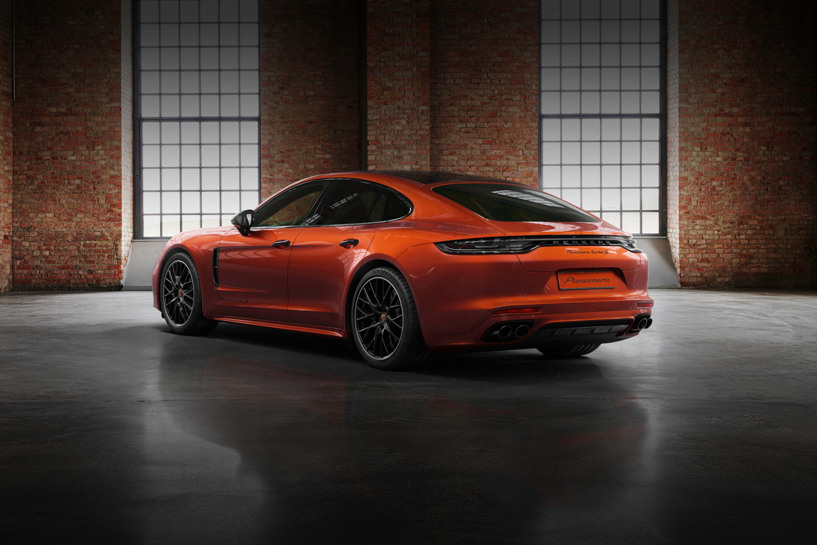 2024 Porsche Panamera photo