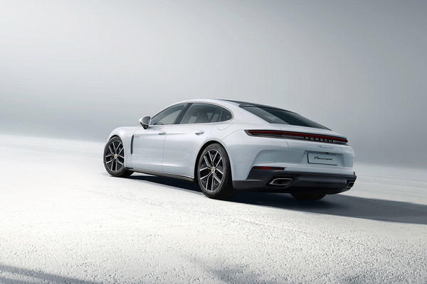 Porsche Panamera Official