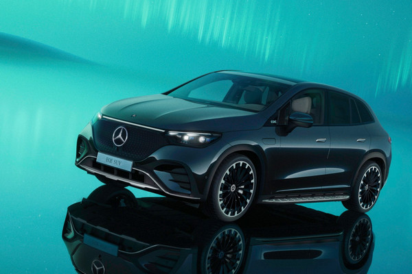 Mercedes-Benz EQE SUV photo