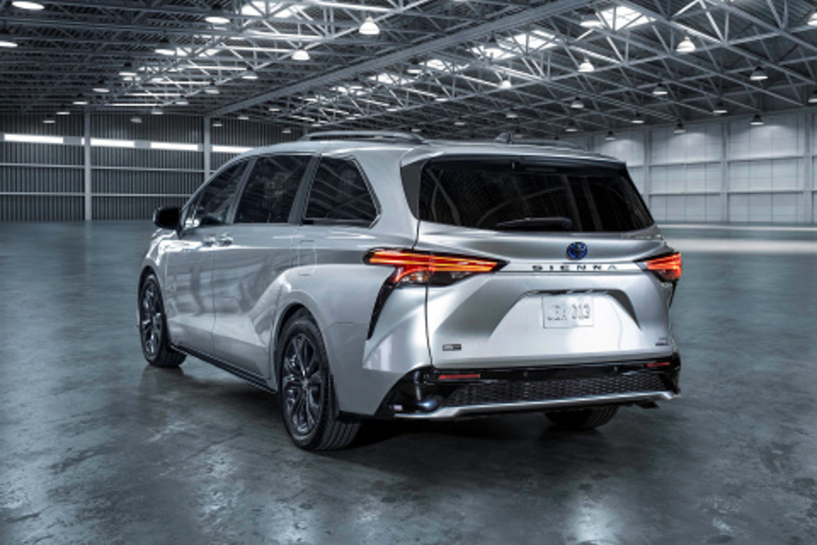 2023 Toyota Sienna Hybrid LE 2.5L CVT FWD photo