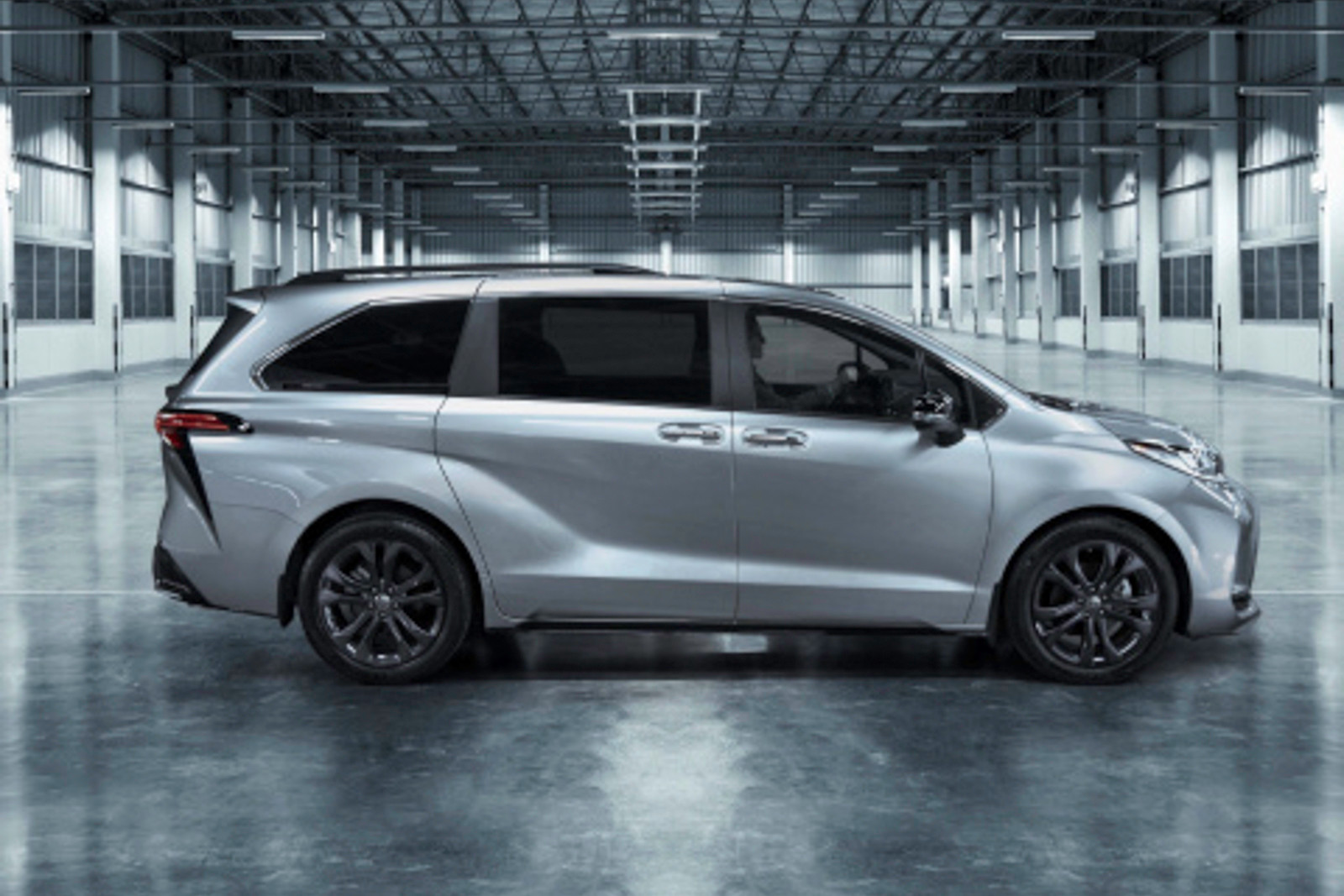 2023 Toyota Sienna Hybrid LE 2.5L CVT FWD photo