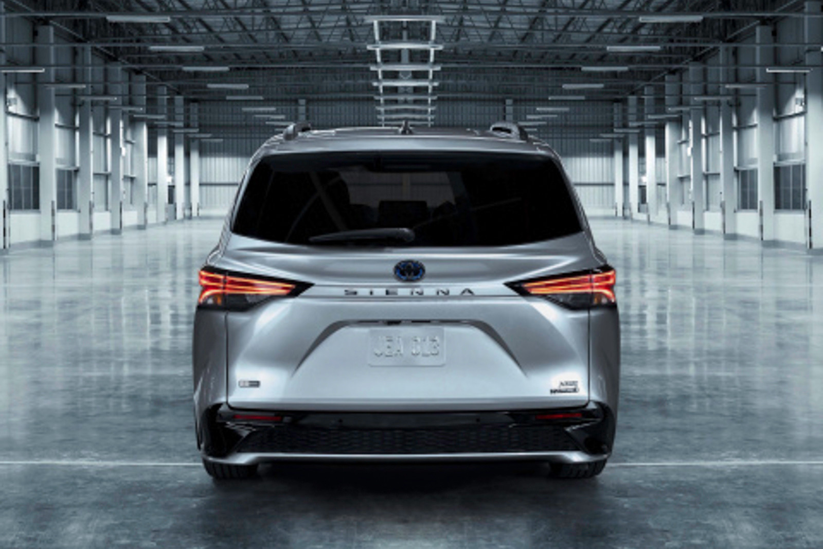 2023 Toyota Sienna Hybrid LE 2.5L CVT FWD photo