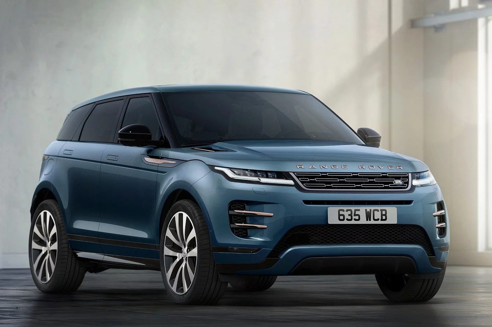 2024 Land Rover Range Rover Evoque  P250 Dynamic HSE photo