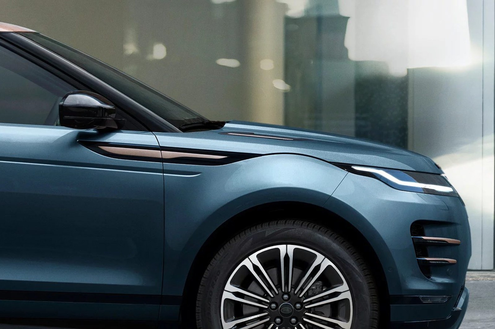 2024 Land Rover Range Rover Evoque  P250 Dynamic HSE photo