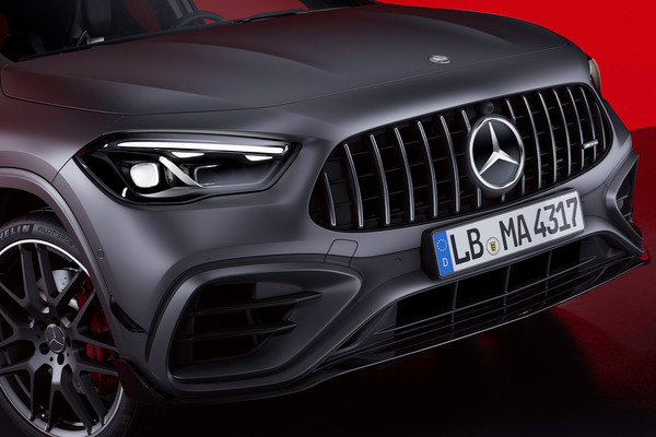 Mercedes-Benz AMG GLA Official