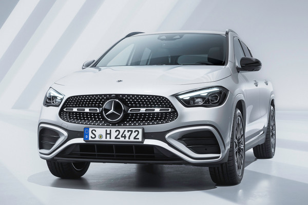 Mercedes-Benz AMG GLA Official