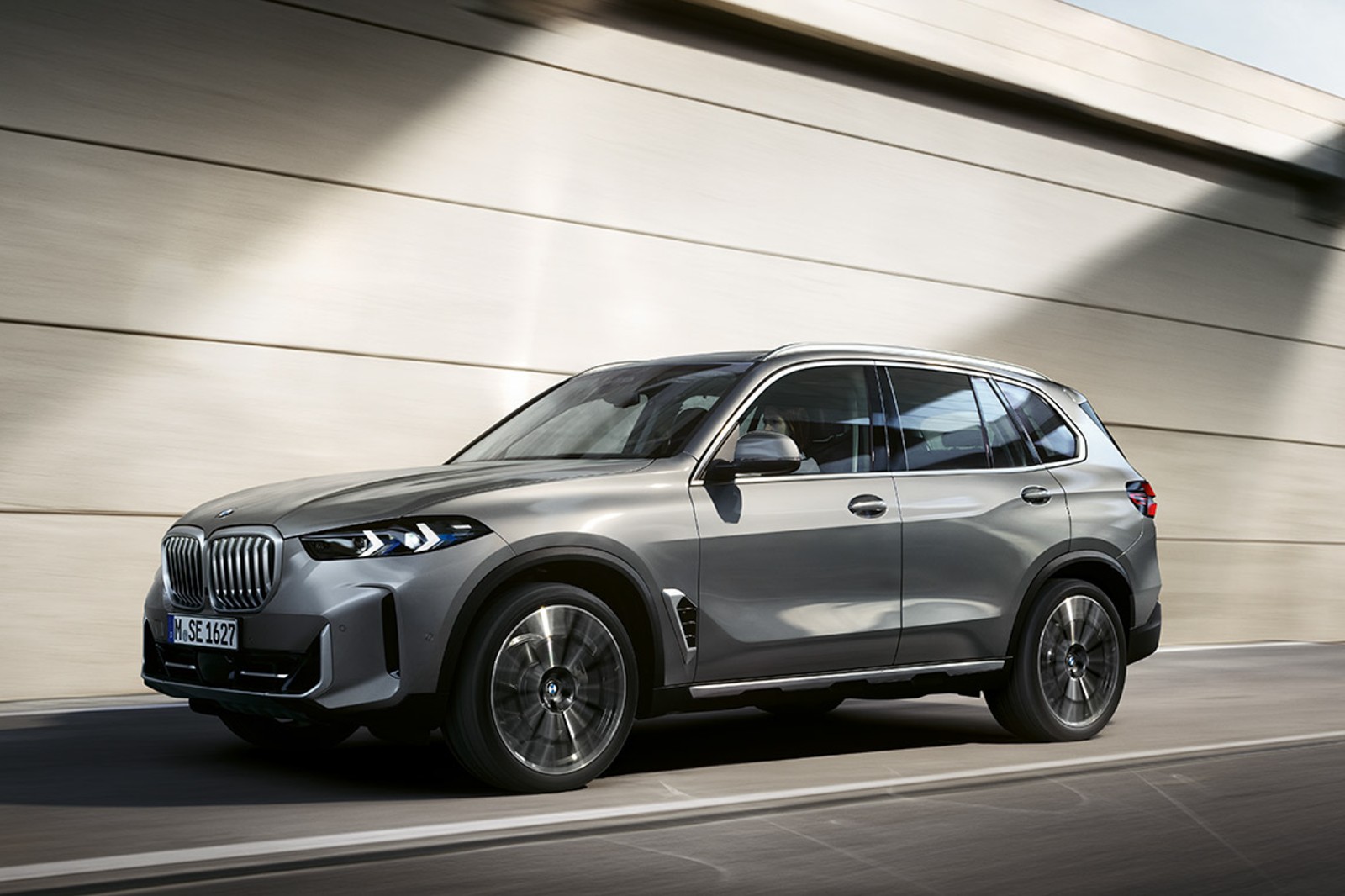 2024 BMW X5 xDrive50e M Sport photo