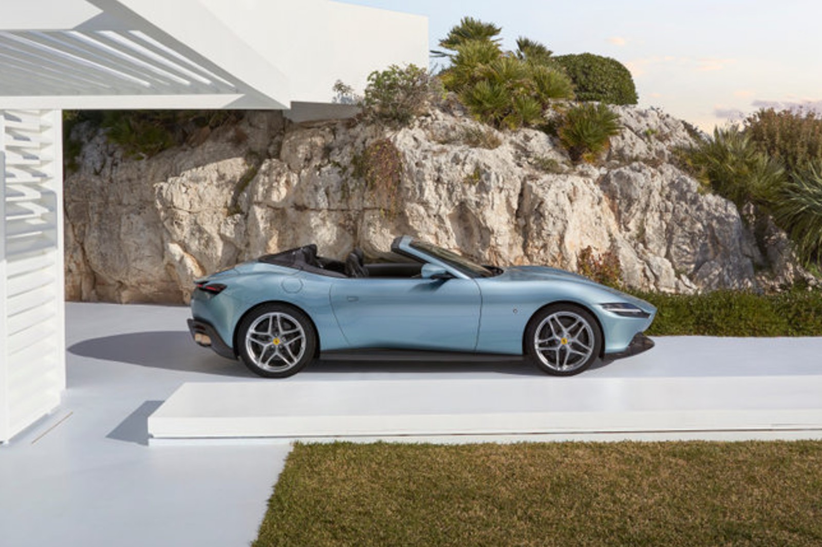 2023 Ferrari Roma Spider photo