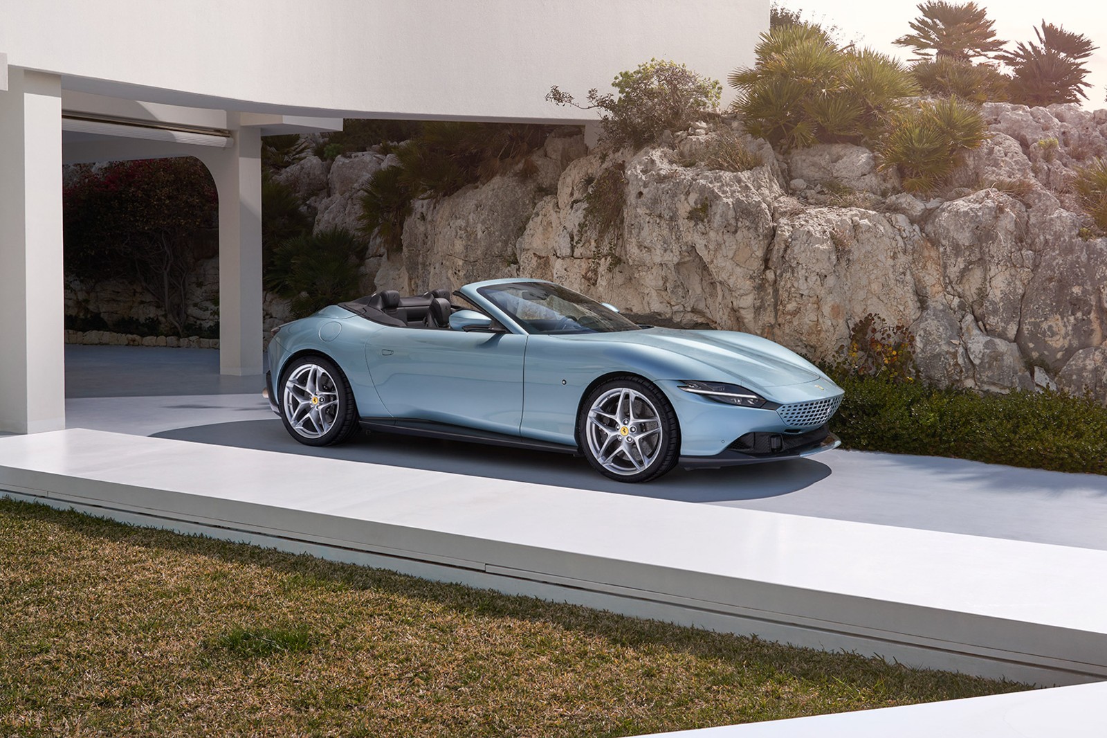 2023 Ferrari Roma Spider photo