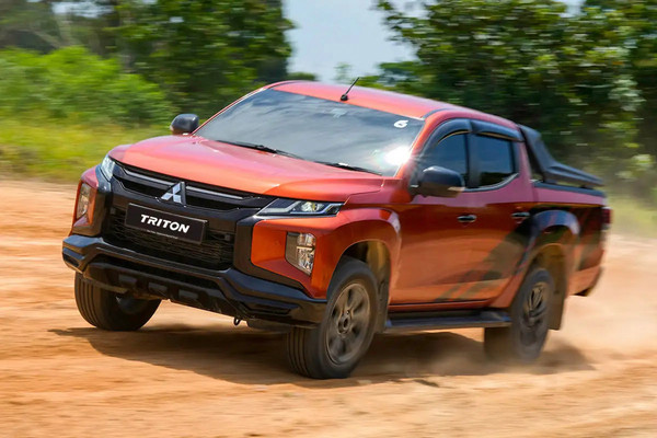 Mitsubishi Triton Official