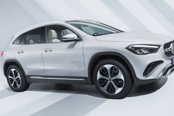 Mercedes-Benz GLA Official