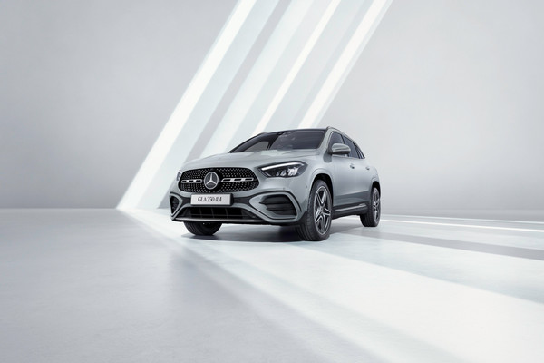 Mercedes-Benz GLA Official