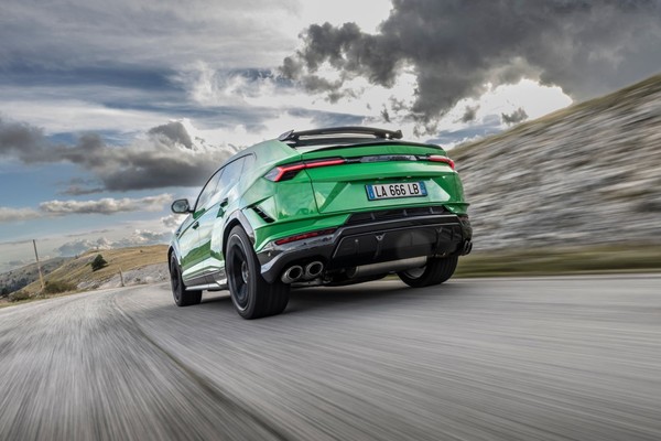 Lamborghini Urus Official