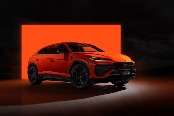 Lamborghini Urus Official