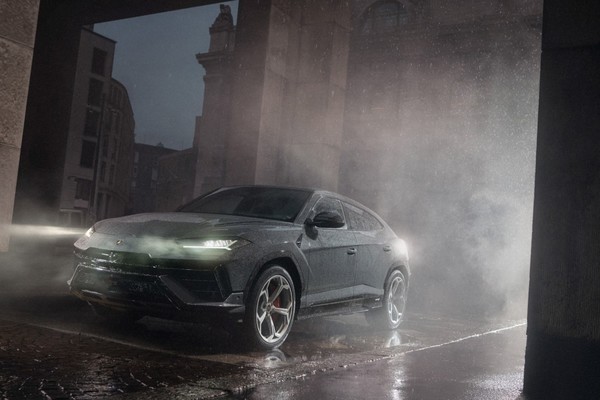 Lamborghini Urus Official