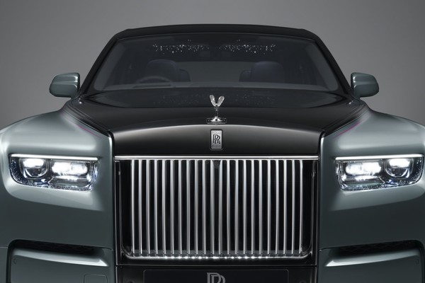 Rolls Royce Phantom Official