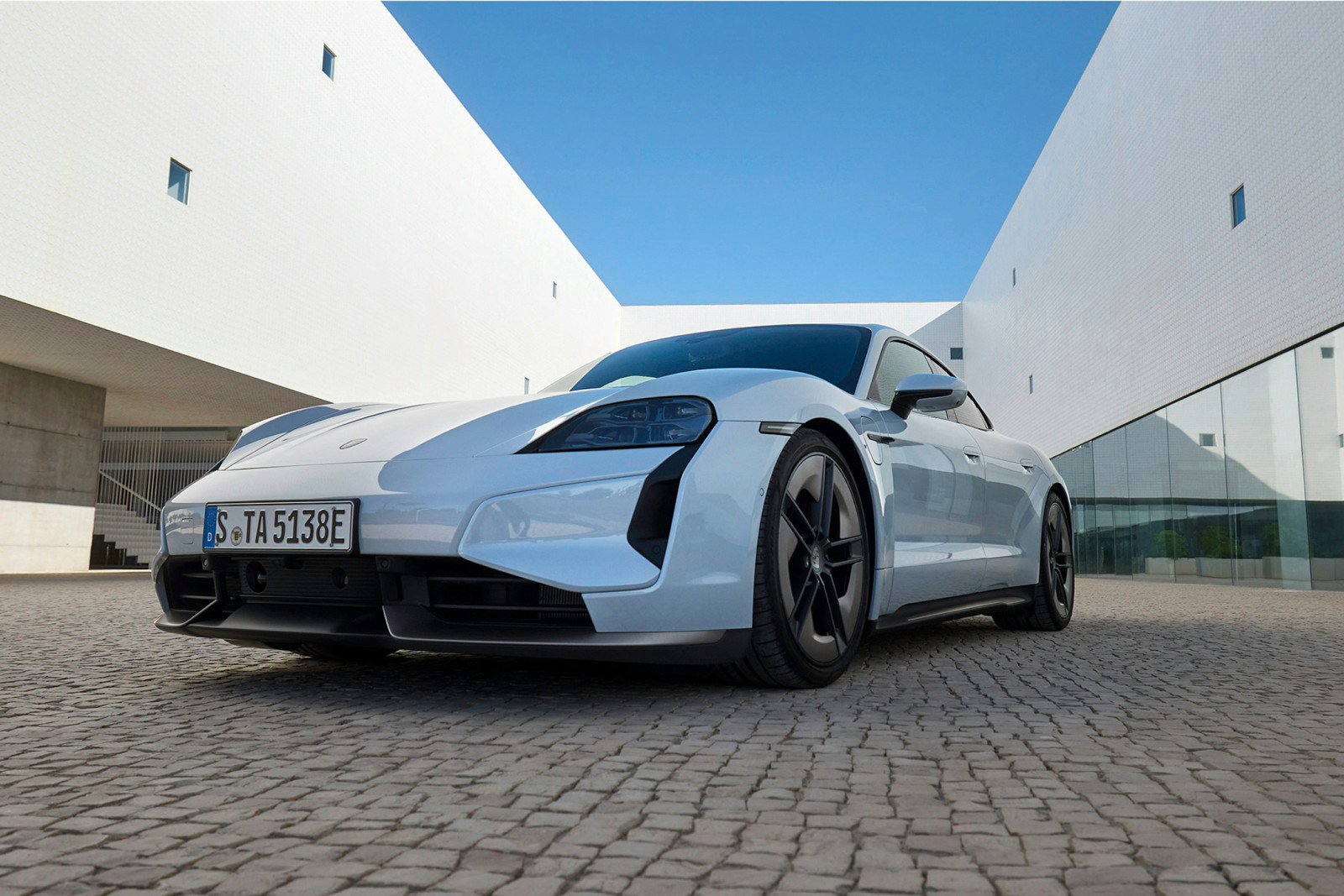 2024 Porsche Taycan Turbo S photo