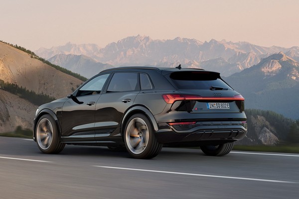 Audi e-tron Official