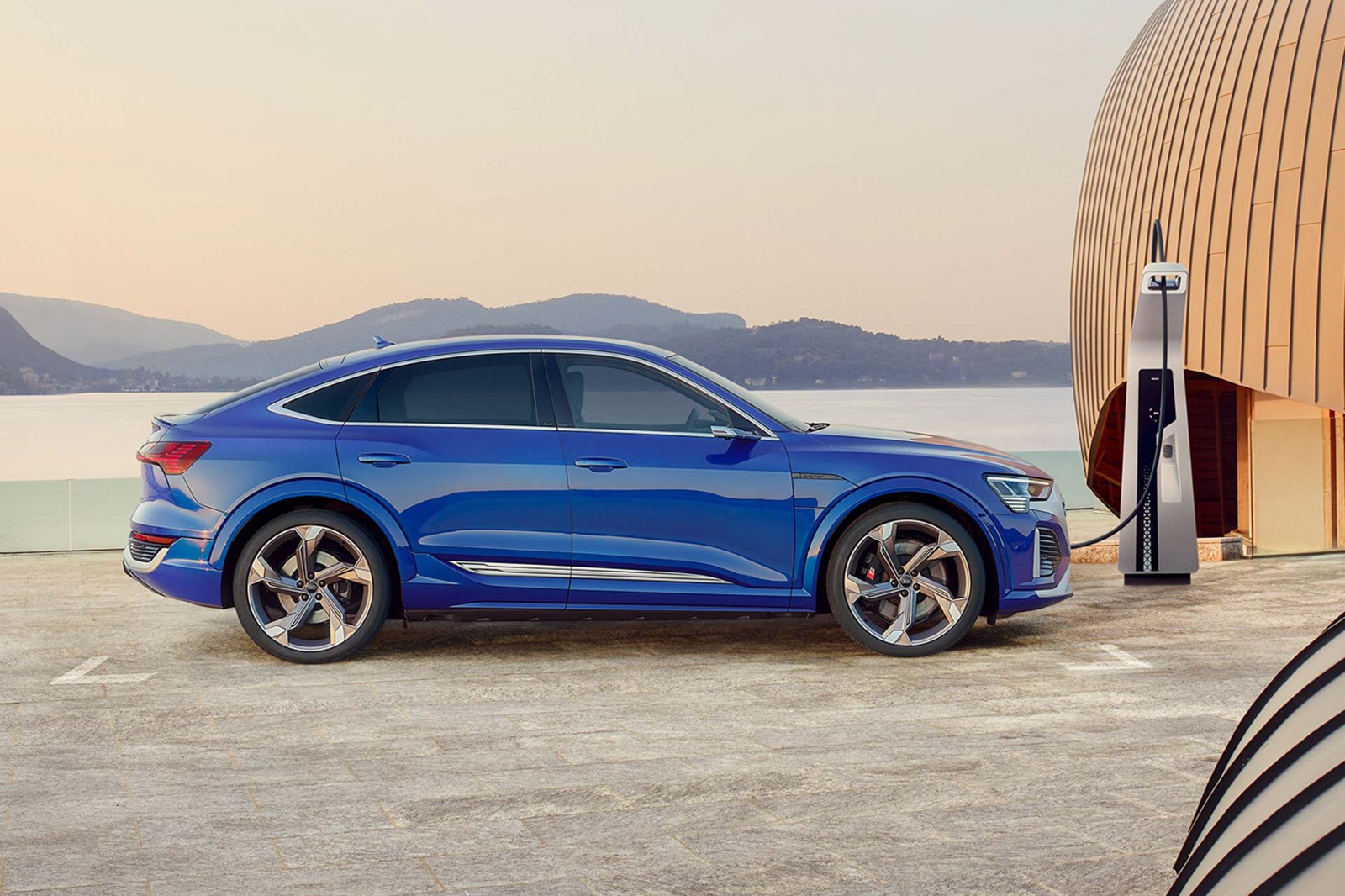2024 Audi SQ8 Sportback e-tron photo