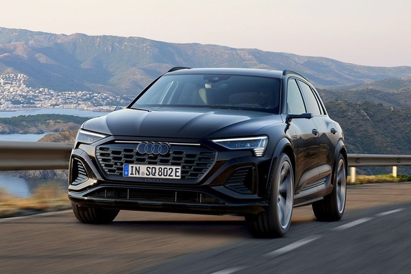 Audi e-tron Official