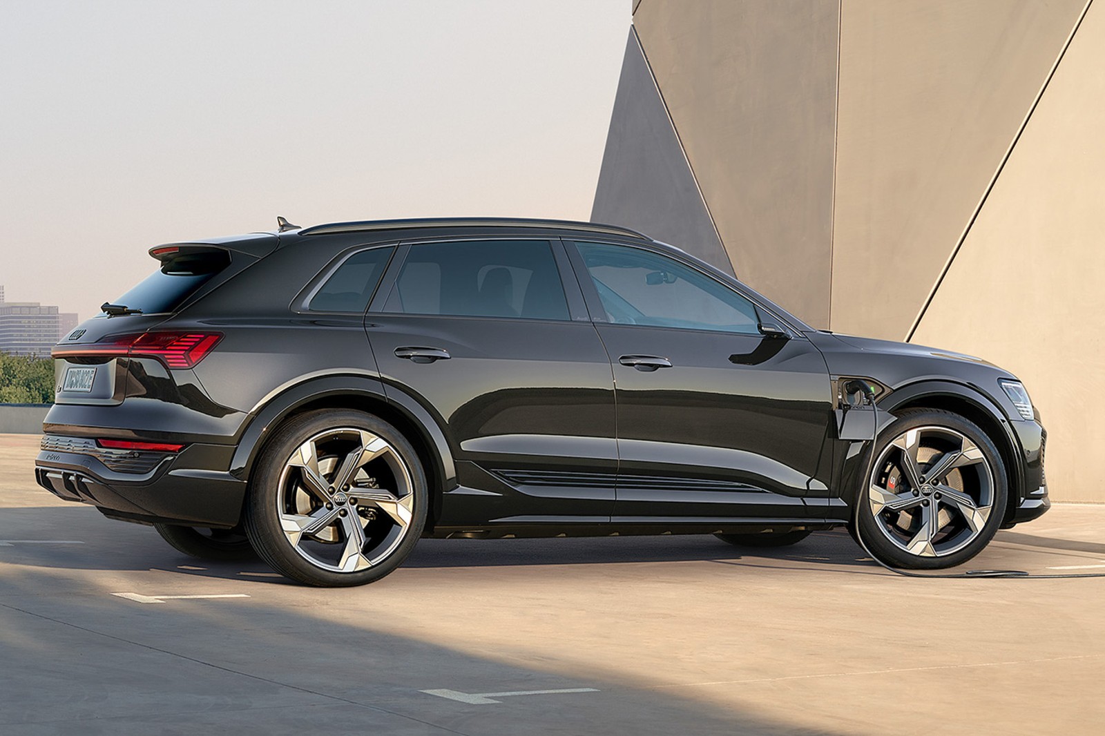 2024 Audi SQ8 e-tron  photo