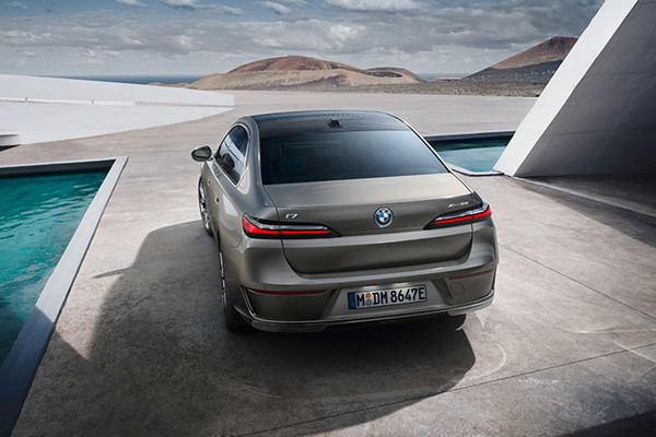 BMW i7 Official