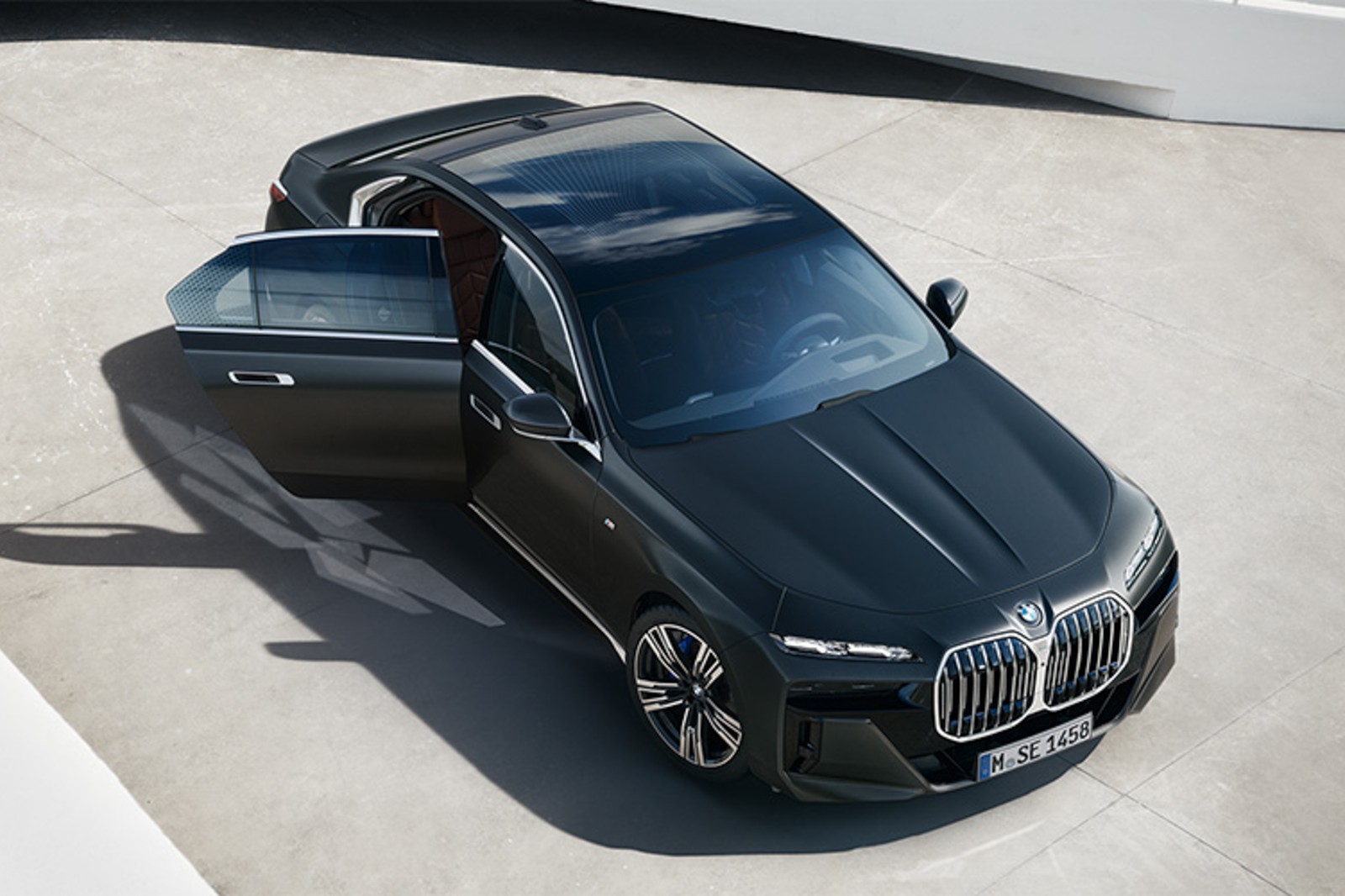 2023 BMW 7 Series 750e xDrive M Sport photo