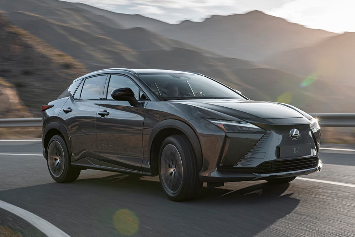 2024 Lexus RZ 450e Luxury photo