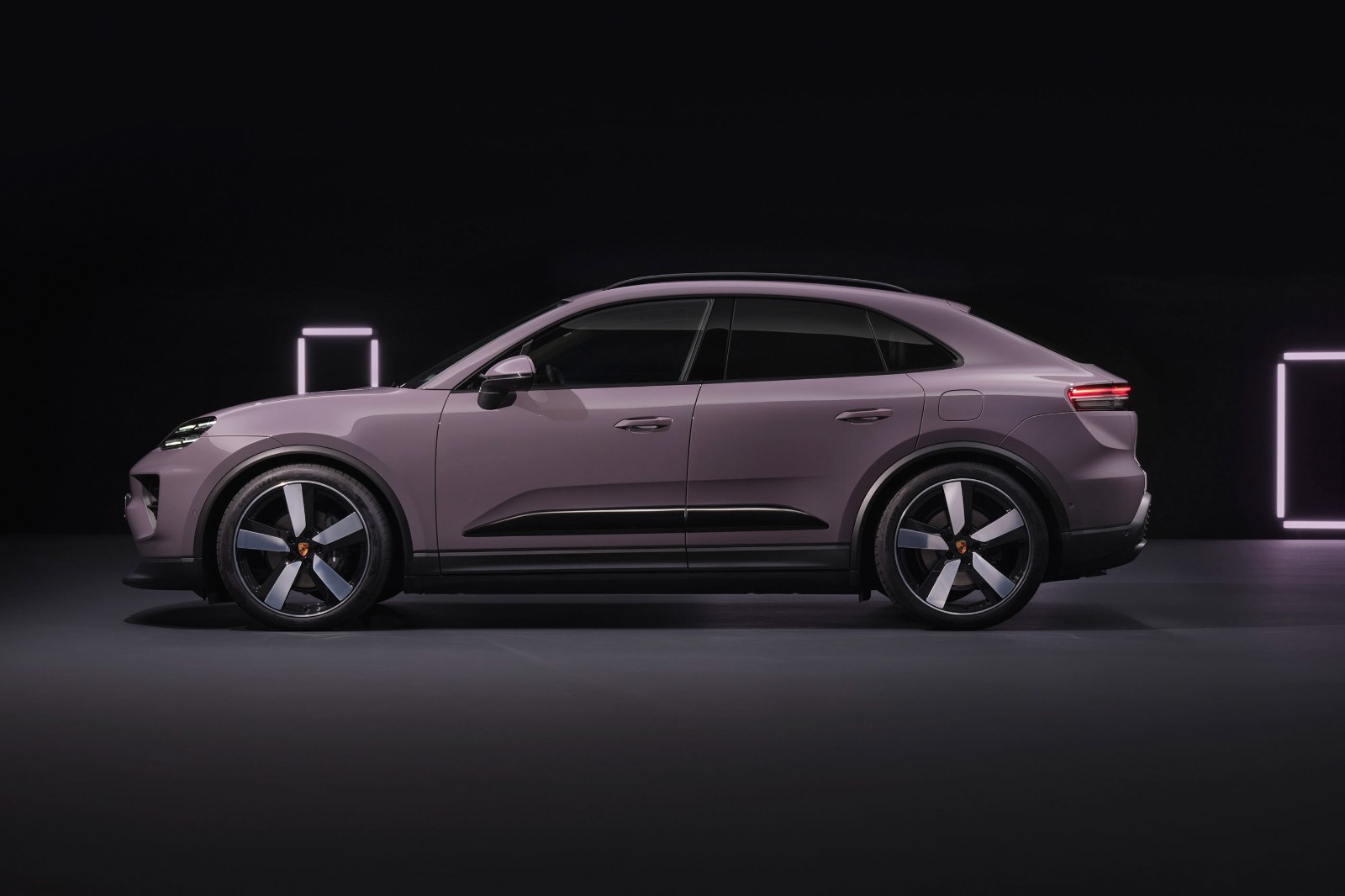 Porsche Macan 4 EV 2024 photo