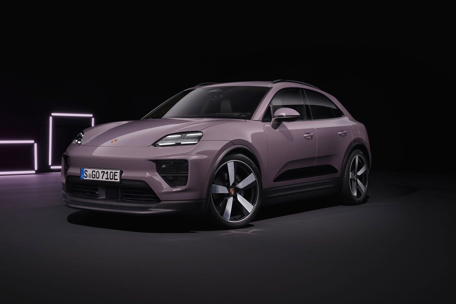 Porsche Macan 4 EV 2024 photo